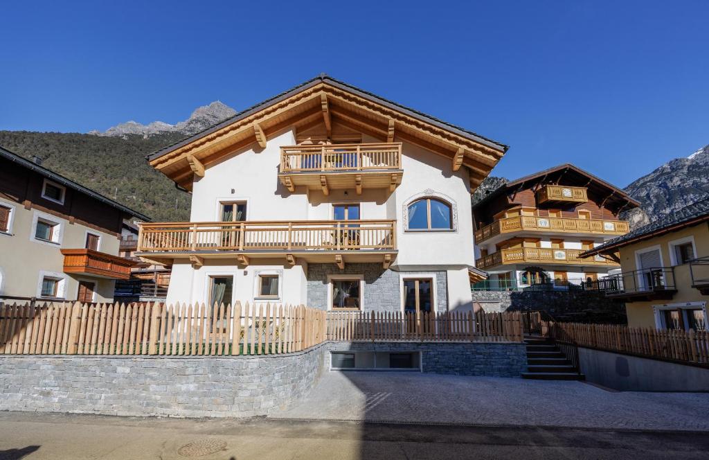 a large house with a balcony on top of it at Chalet Boscopiano in Valdidentro