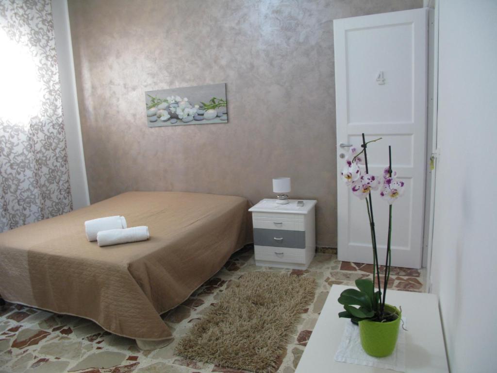La Casa Dei Nonni tesisinde bir odada yatak veya yataklar
