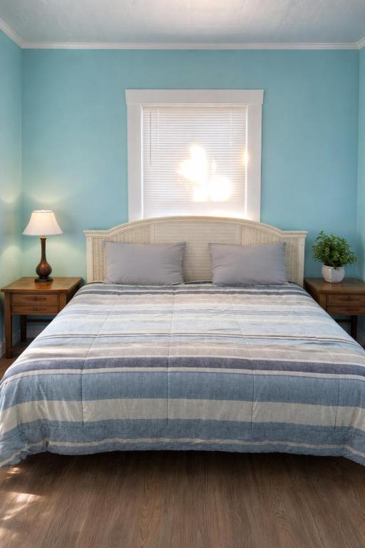 a bedroom with a large bed with a blue wall at GpL 424 San Bernardino in North Fort Myers