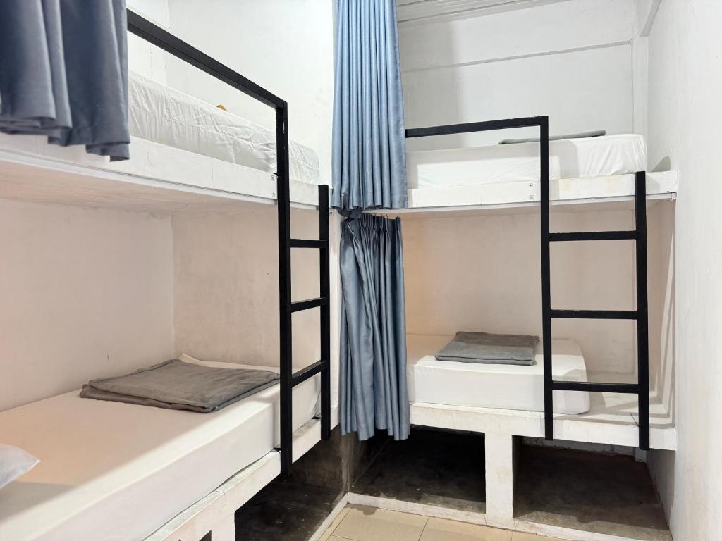 De Nata - Cama Individual En Habitación Compartida Femenina