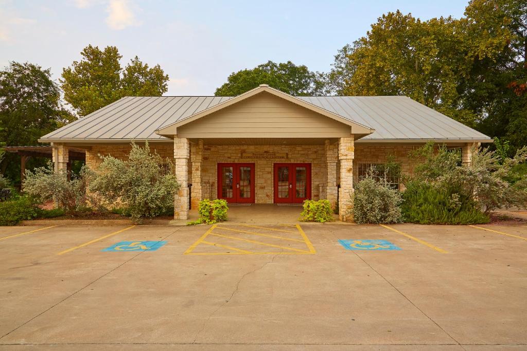 Fredericksburg Inn and Suites photo