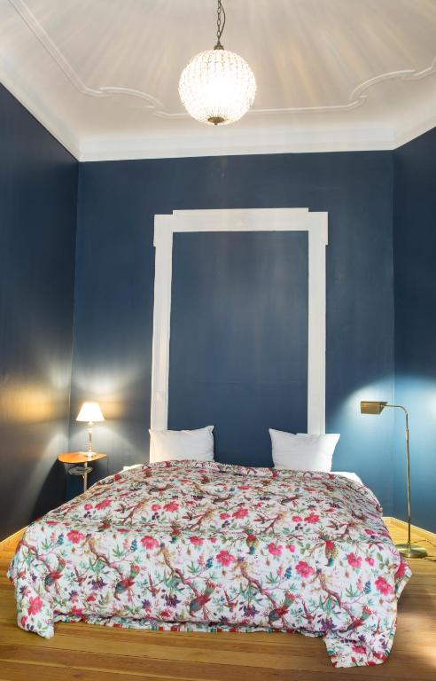 Postel nebo postele na pokoji v ubytování Hotel Art Nouveau am Kurfürstendamm