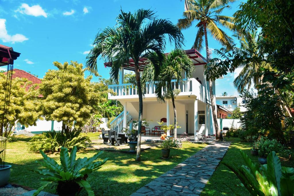 a view of the house from the garden at Abhimani Bungalows in Aluthgama