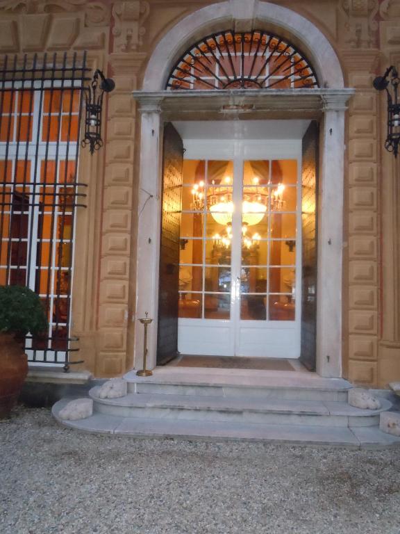 Фасад или вход в Grand Hotel Villa Balbi