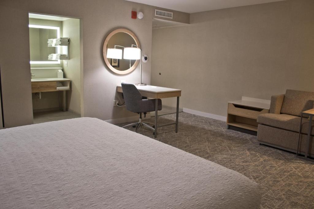 Hampton Inn & Suites Denver-Speer Boulevard photo