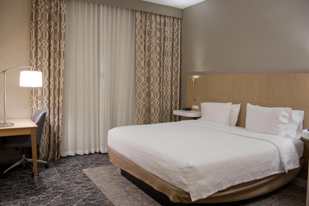 Hampton Inn & Suites Denver-Speer Boulevard photo