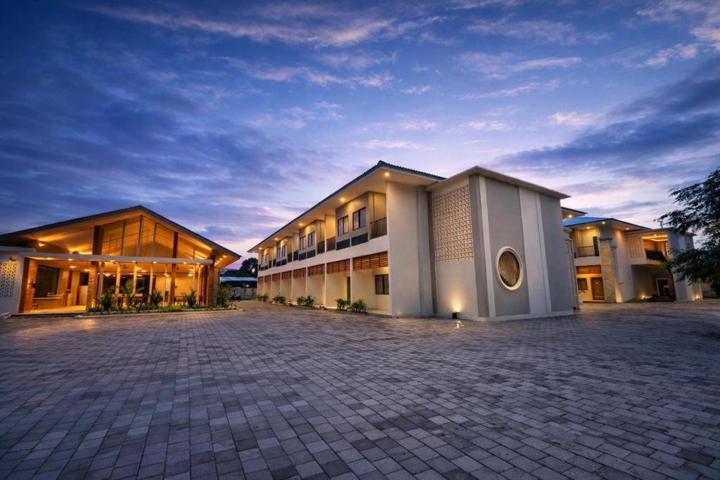 a large building with a lot of windows on it at Bene Residence in Maluk