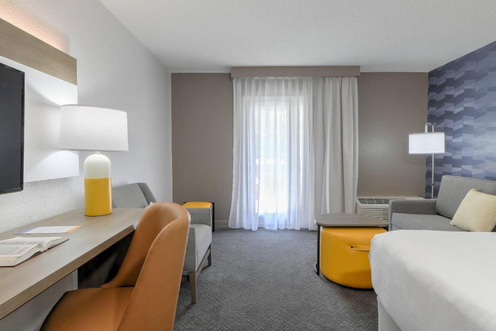 Comfort Inn & Suites at Dollywood Lane - 