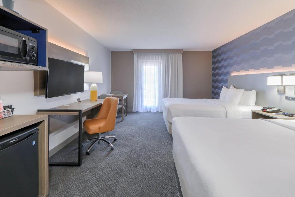 Comfort Inn & Suites at Dollywood Lane - 
