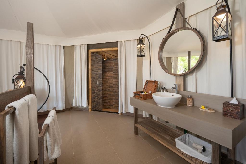 Menjangan Dynasty Resort - 1