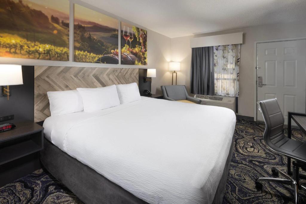 Clarion Inn Biltmore Village - 