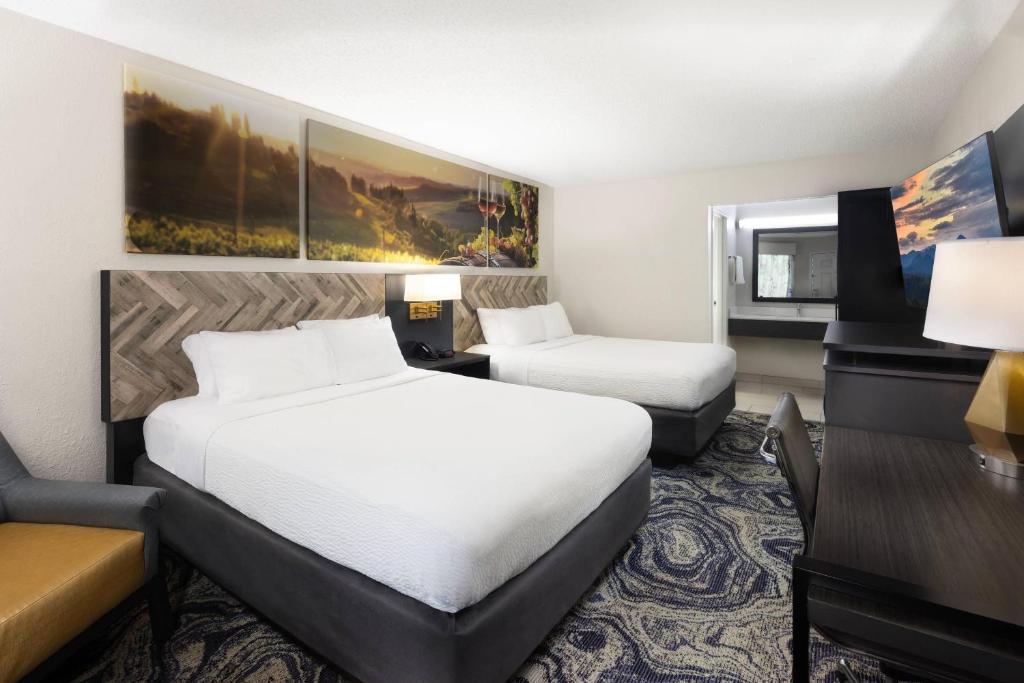 Clarion Inn Biltmore Village - 