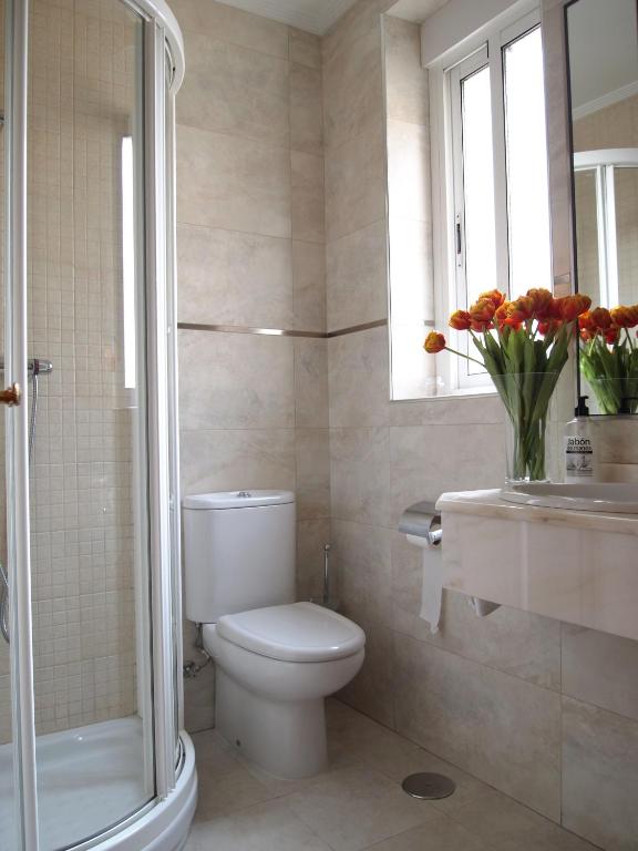 A bathroom at Hotel Boutique Astorga