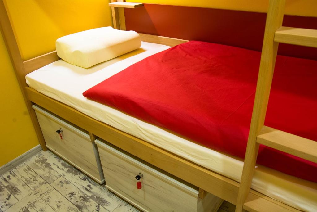 Posteľ alebo postele v izbe v ubytovaní Event Hostel - Opole