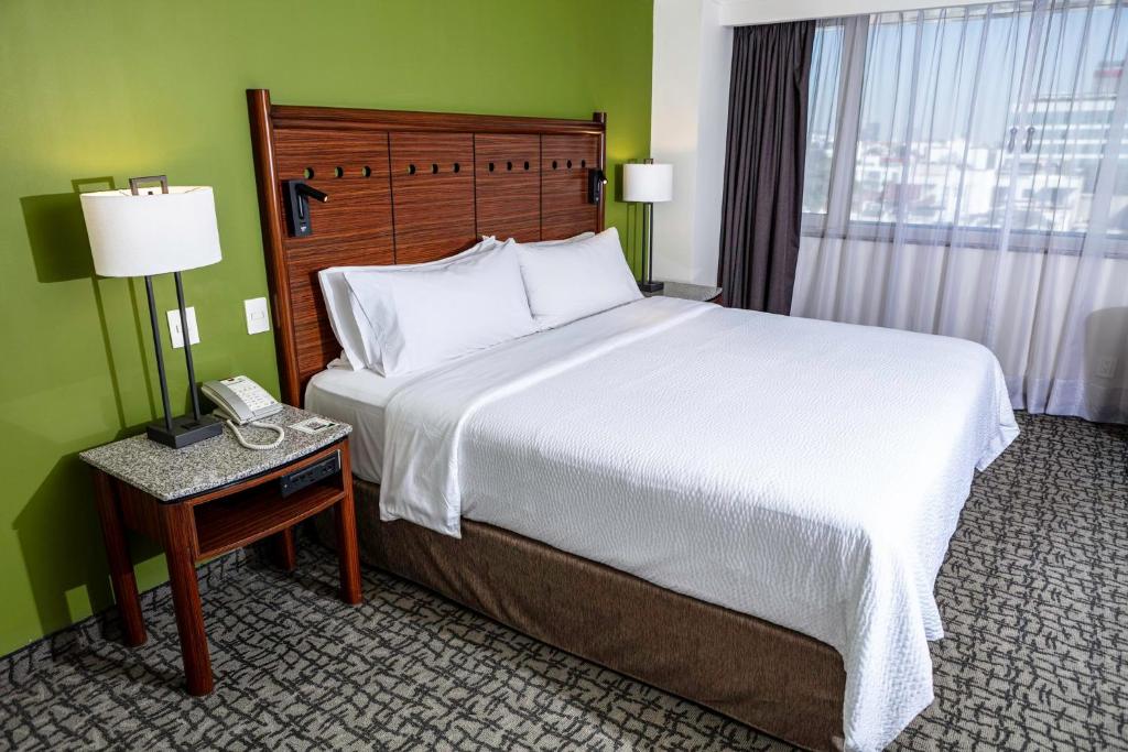 Holiday Inn Mexico City - Trade Center by IHG - Premium King Room