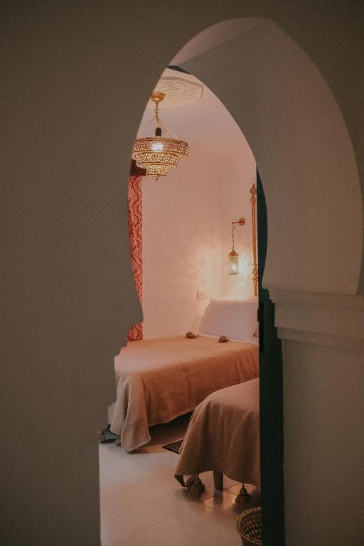 an archway with a bed in a room at Riad Dar Home in Tétouan