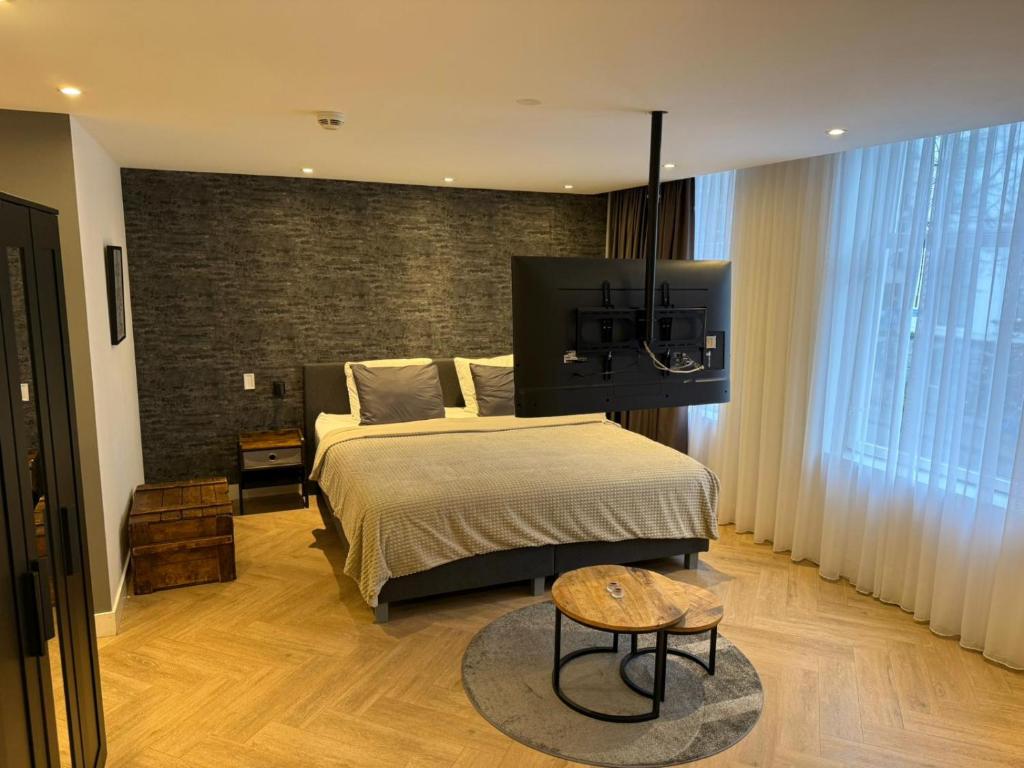 a bedroom with a bed and a brick wall at Bella Vita Hotel Restaurant in The Hague