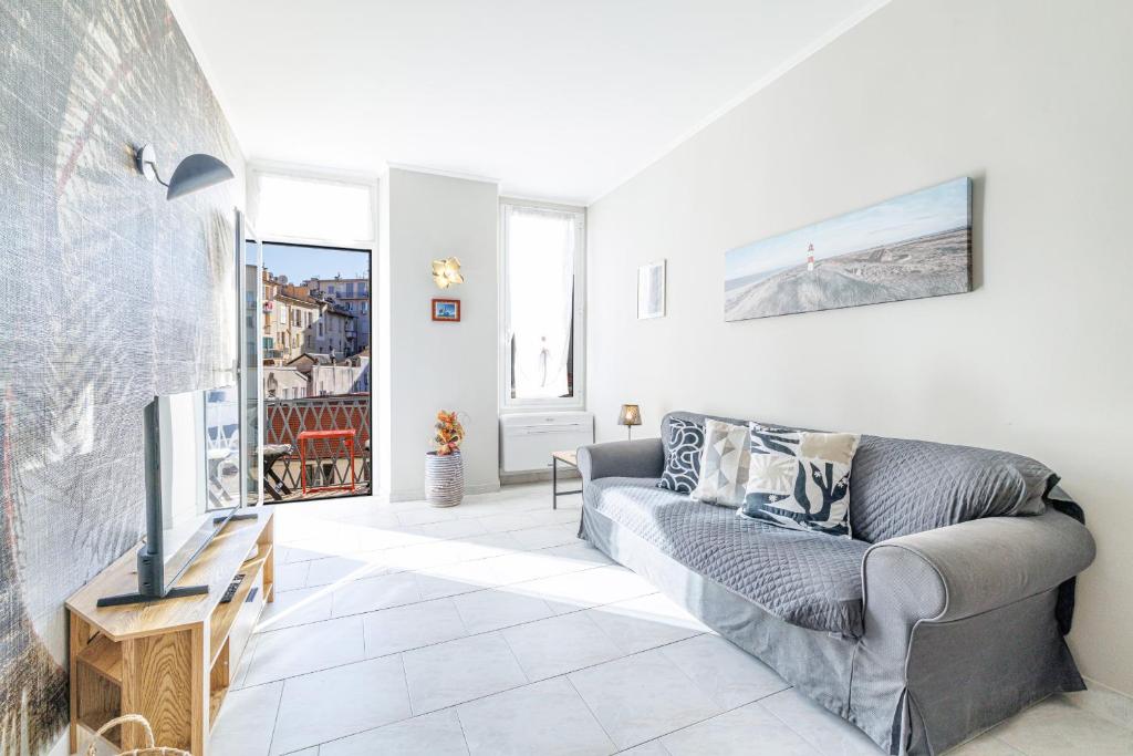 Massena Street - Quiet 2 Bdr & Balcony