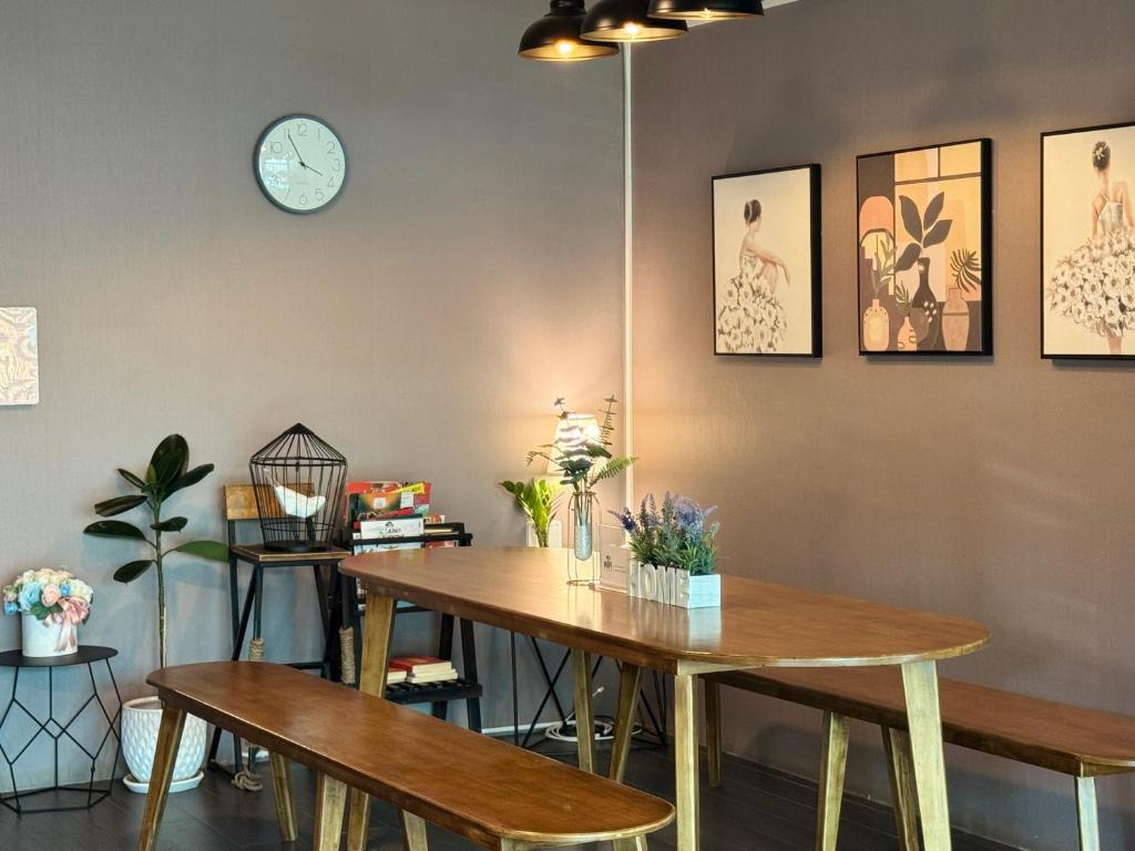 A long communal dining table in a warmly decorated breakfast room.