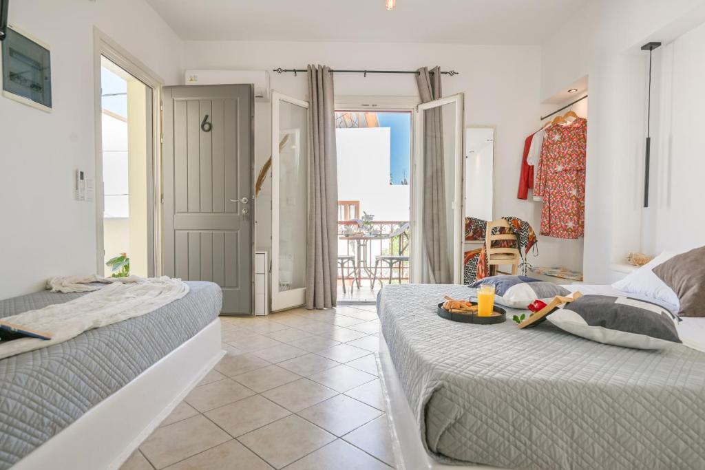 two beds in a room with a balcony at Little Yard Studios & Apartments #6 in Naxos Chora
