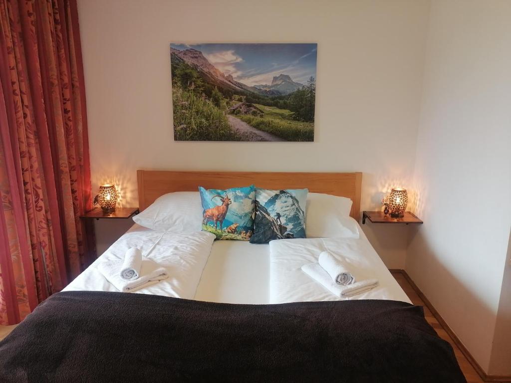a bedroom with a bed with two pillows on it at Studio Steinbocks Chill in Kaprun