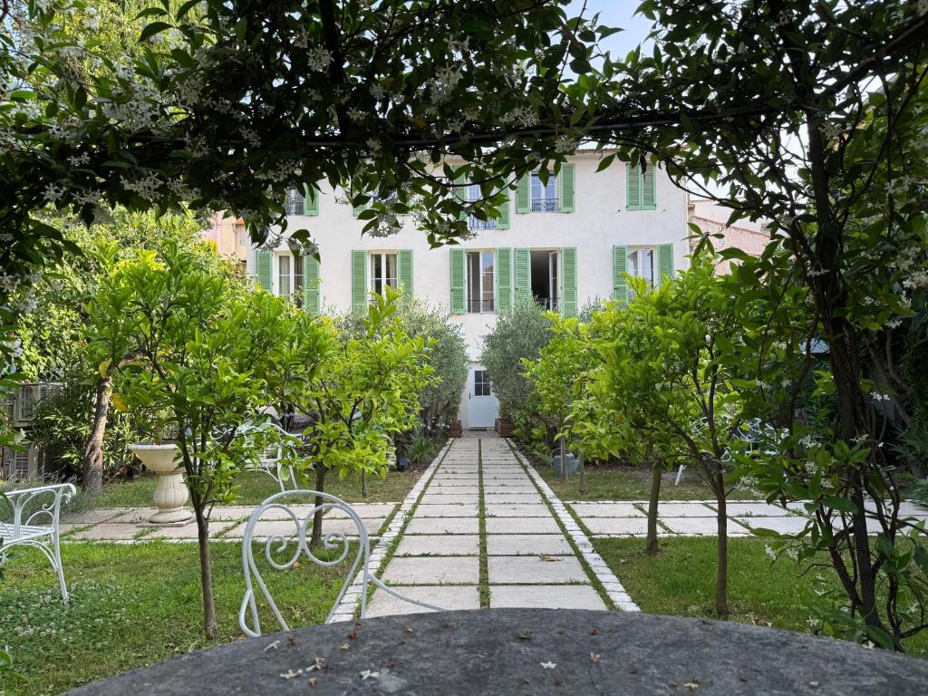Old town-Exceptional Apartment-in absolute calm