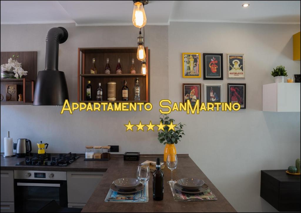 a kitchen with a counter with a counter top at Centro-Appartamento SanMartino in Varese