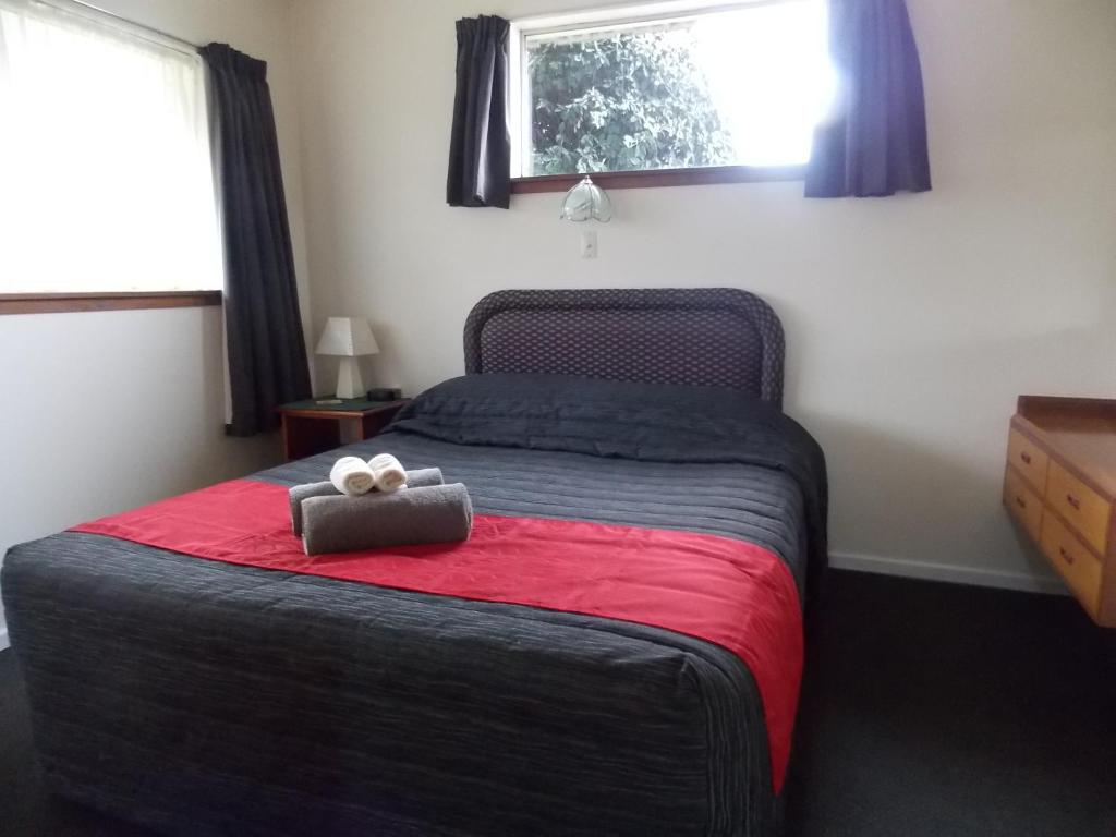 Postel nebo postele na pokoji v ubytování Rangiora Lodge Motel