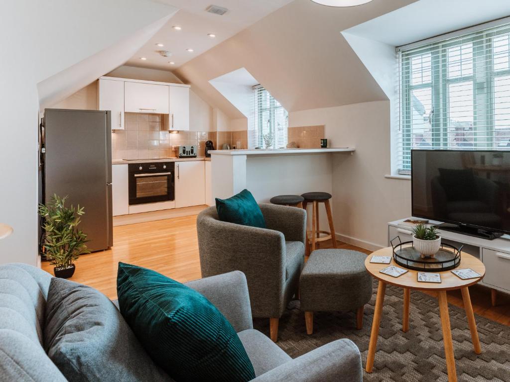 St Johns Penthouse Serviced Apartment, Bridgnorth - Housity