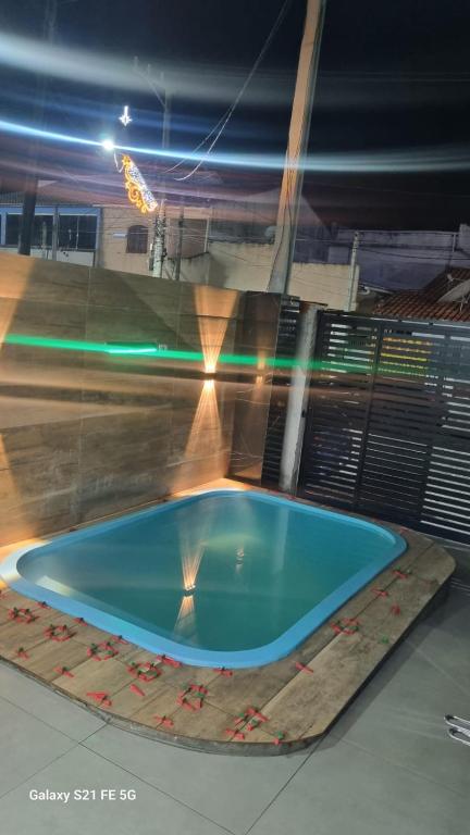 a large swimming pool in a building with at Barrinha Beach flats in Saquarema