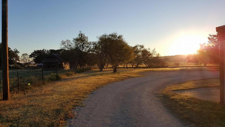 Východ nebo západ slunce při pohledu z bed and breakfast nebo okolí
