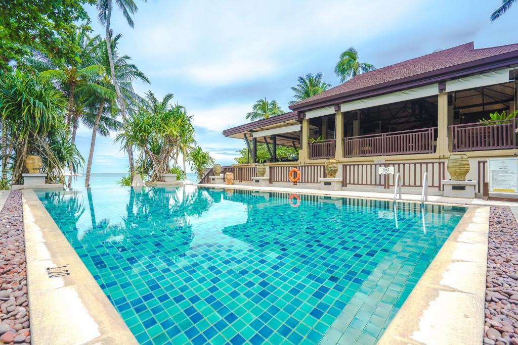 Bazén v ubytování Impiana Beachfront Resort Chaweng Noi, Koh Samui nebo v jeho okolí