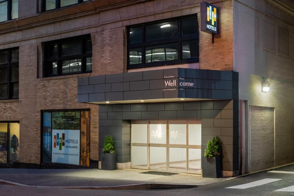 EVEN Hotel Pittsburgh Downtown by IHG photo