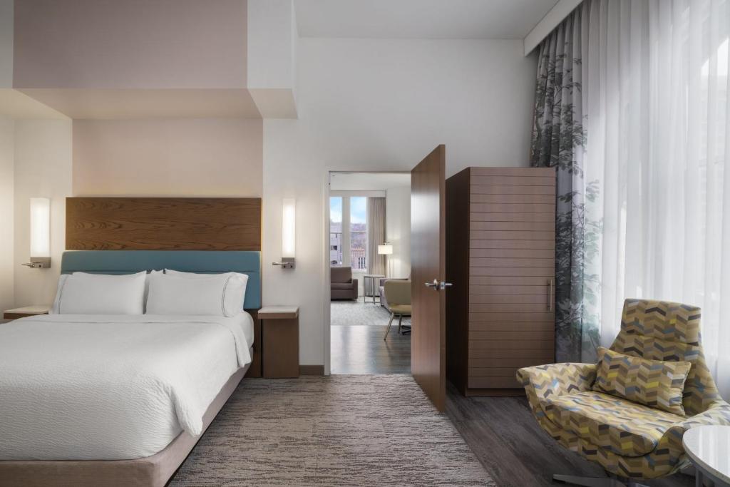 EVEN Hotel Pittsburgh Downtown by IHG photo