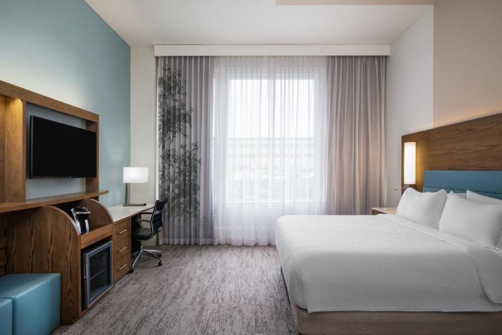 EVEN Hotel Pittsburgh Downtown by IHG photo