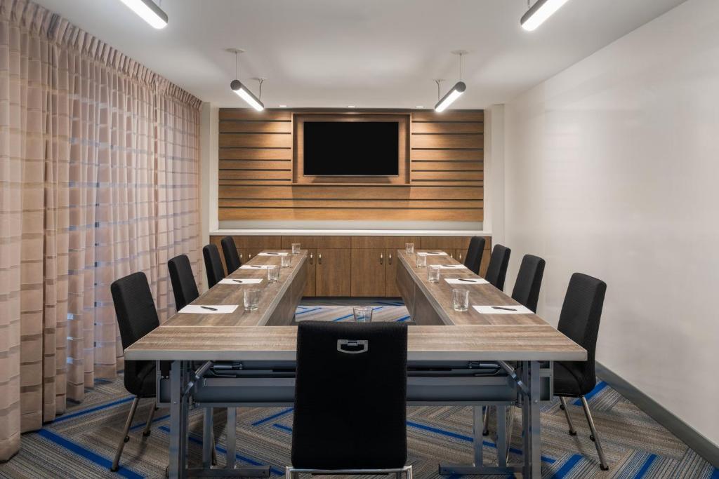 EVEN Hotel Pittsburgh Downtown by IHG photo