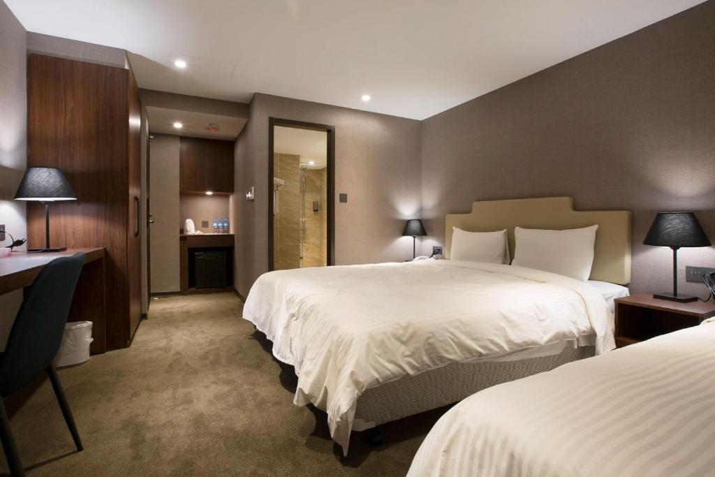 Postel nebo postele na pokoji v ubytování Noble Hotel