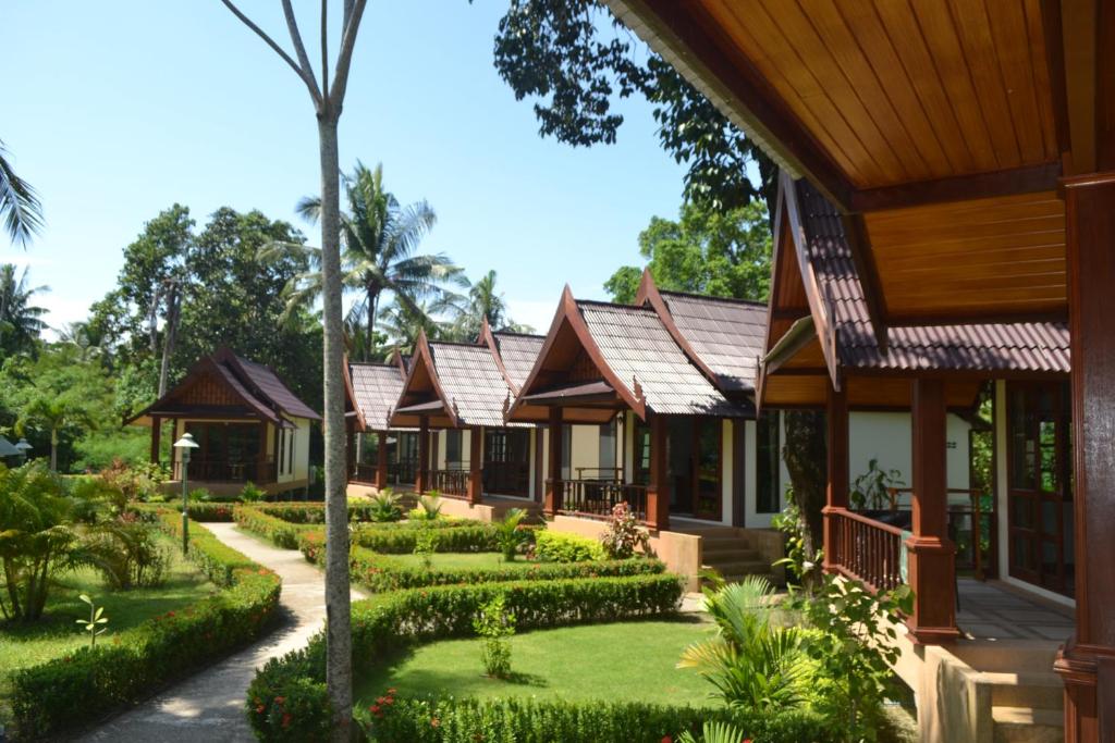 a row of cottages in a resort at Rasa sayang Resort - SHA Certificate in Ko Lanta