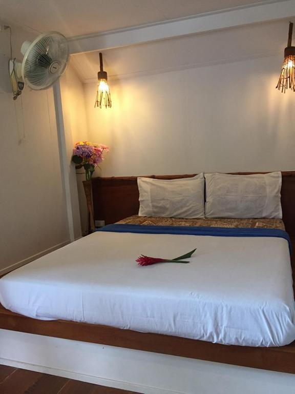 Postel nebo postele na pokoji v ubytování Baan Anattaya Koh yao noi