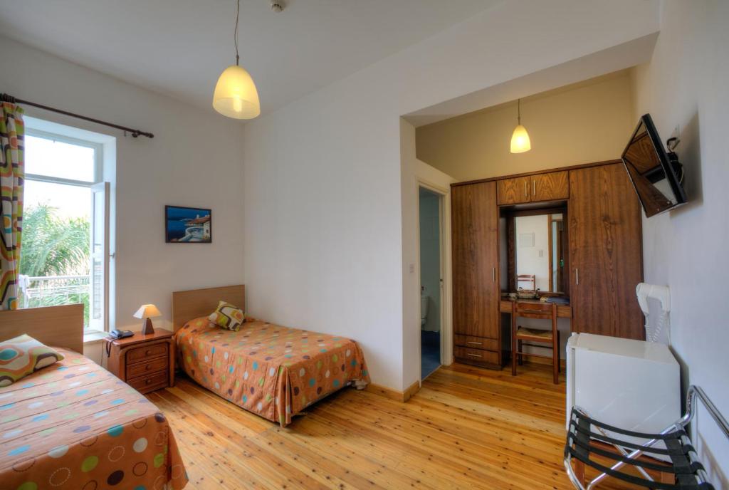 TV a/nebo společenská místnost v ubytování Alkisti City Hotel