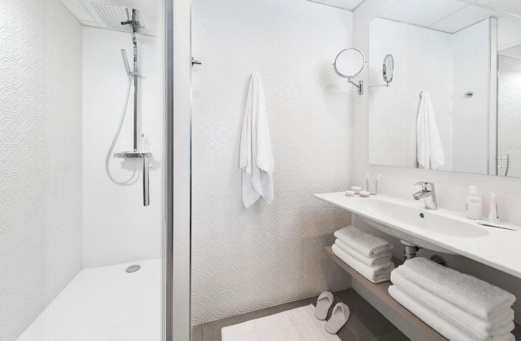 Koupelna v ubytování Hôtel Valdys Thalasso & Spa - la Baie