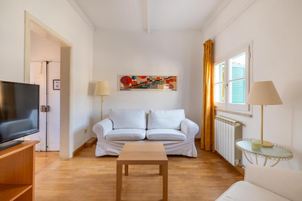 Piazza Navona Rooftop Retreat B