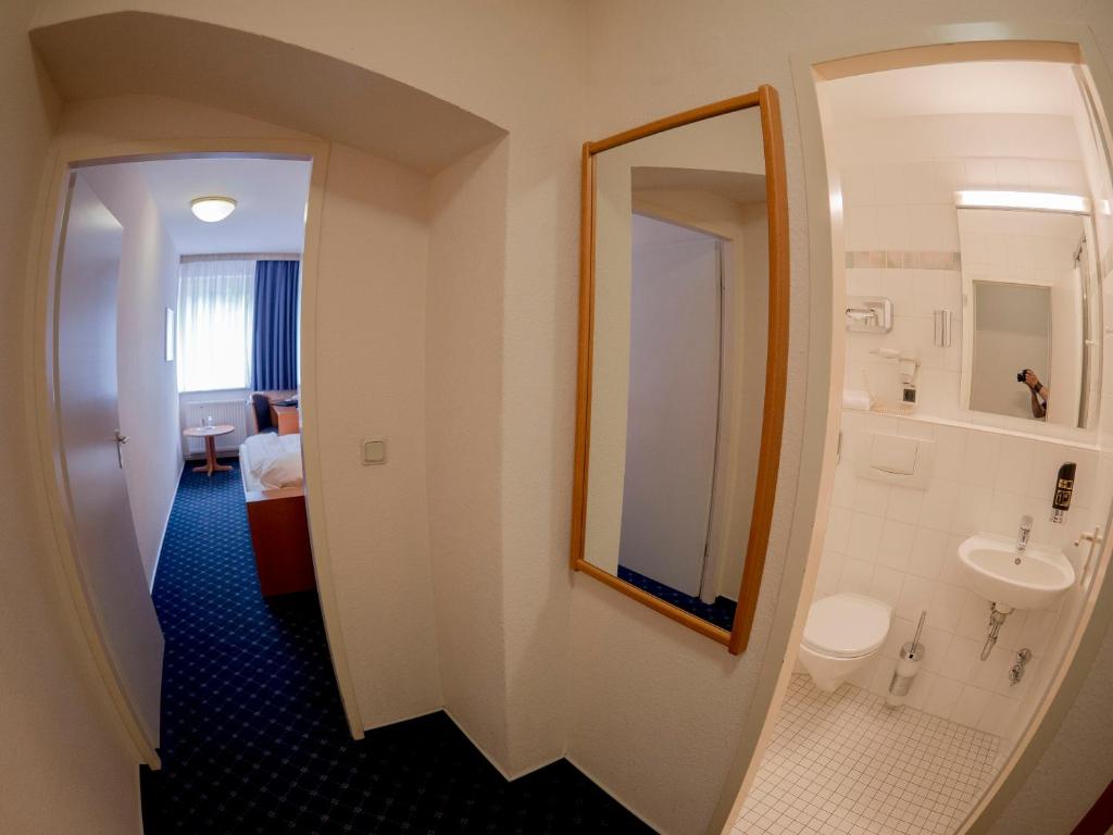 Koupelna v ubytování Elbbrücken Hotel