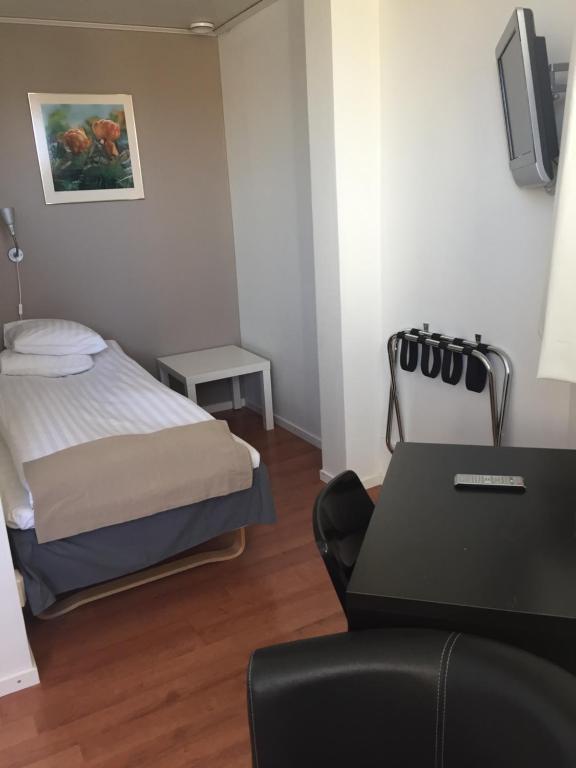 Postel nebo postele na pokoji v ubytování Hotel E-10 by First