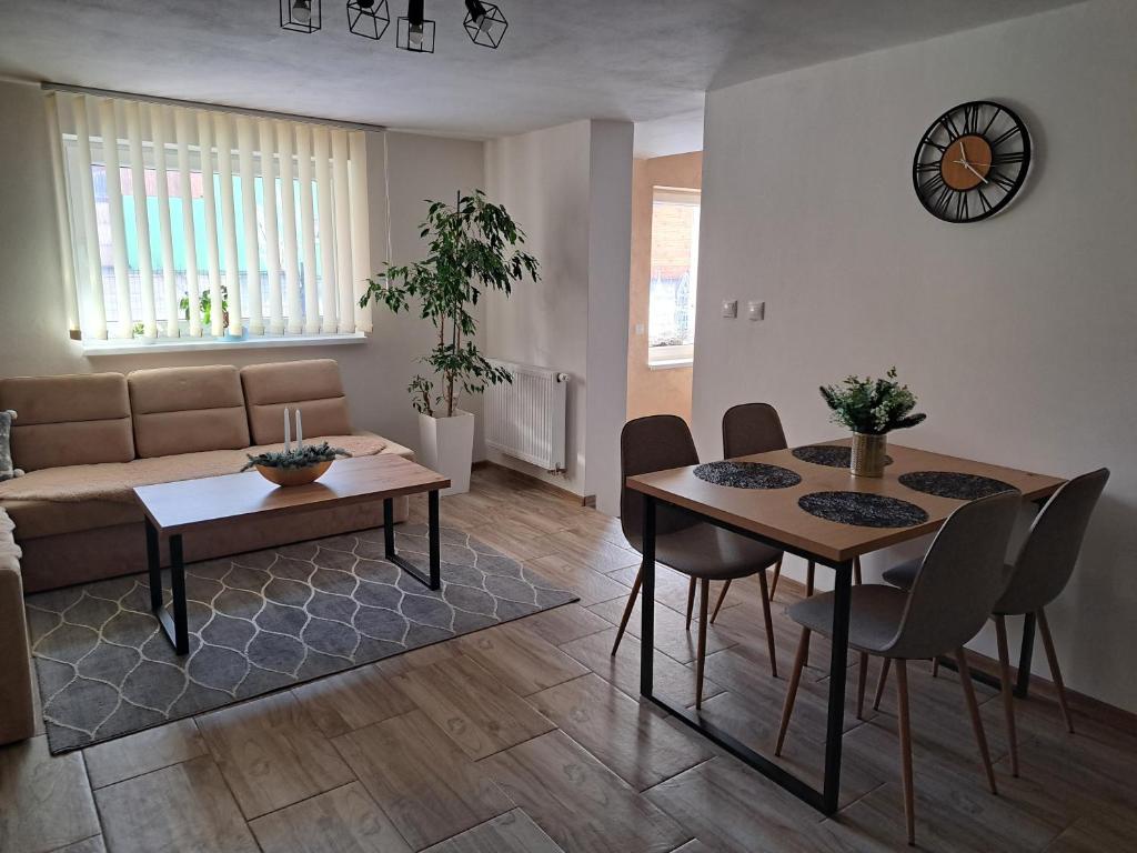 a living room with a table and a couch at Ubytovanie u Karasa in Vitanová