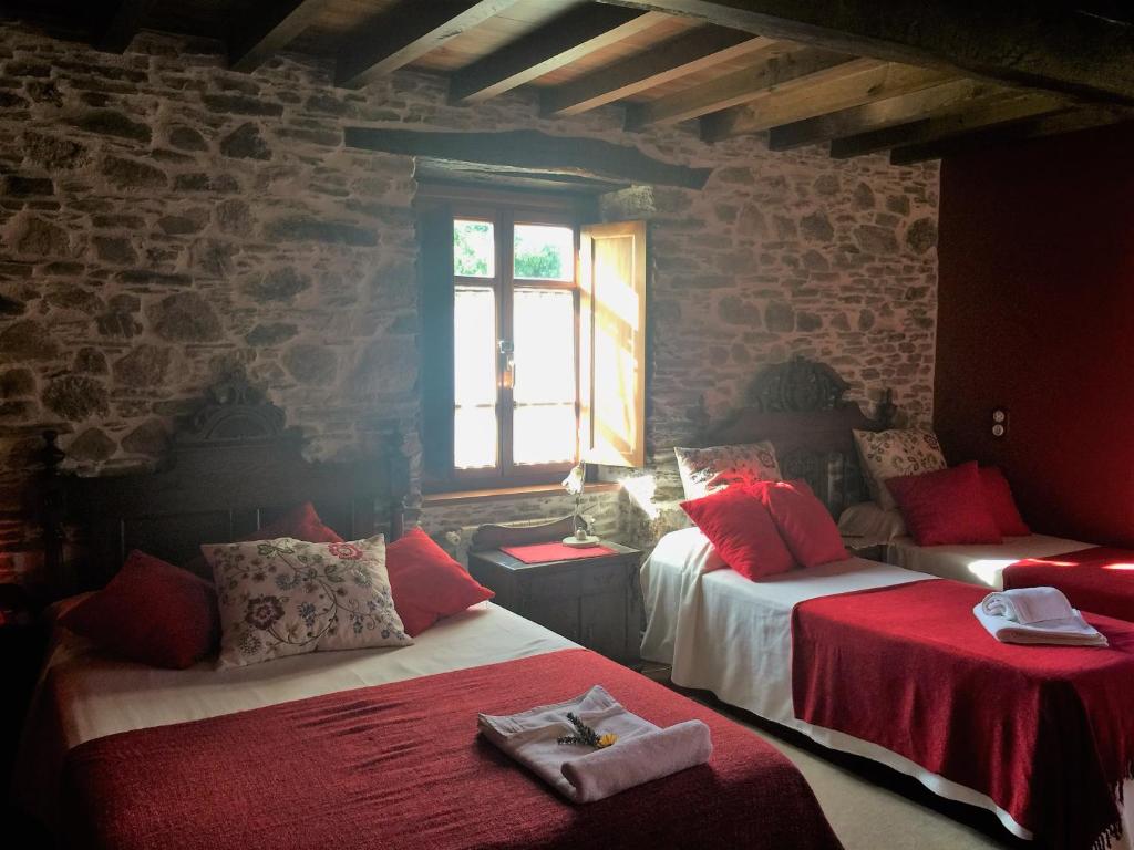 Os Tres Teixos - Quadruple Room With Garden View