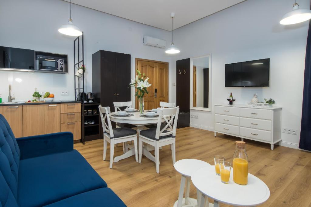 Beautiful Cracow Apartments by Cozyplace - 6