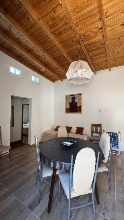 a dining room with a table and chairs at LA FACUNDA in San Francisco del Monte de Oro