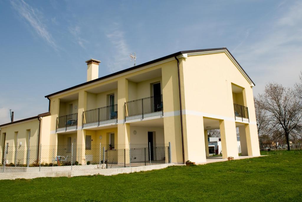 a large white building with a grass field at B&B Daniel in Silea
