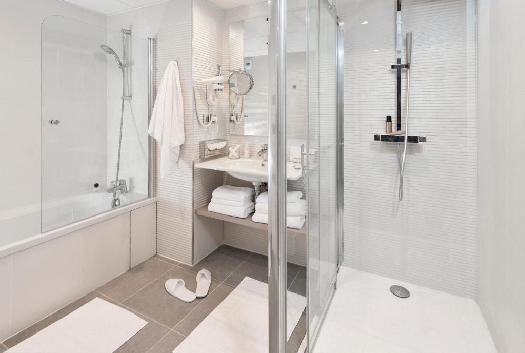 Koupelna v ubytování Hôtel Valdys Thalasso & Spa - la Baie